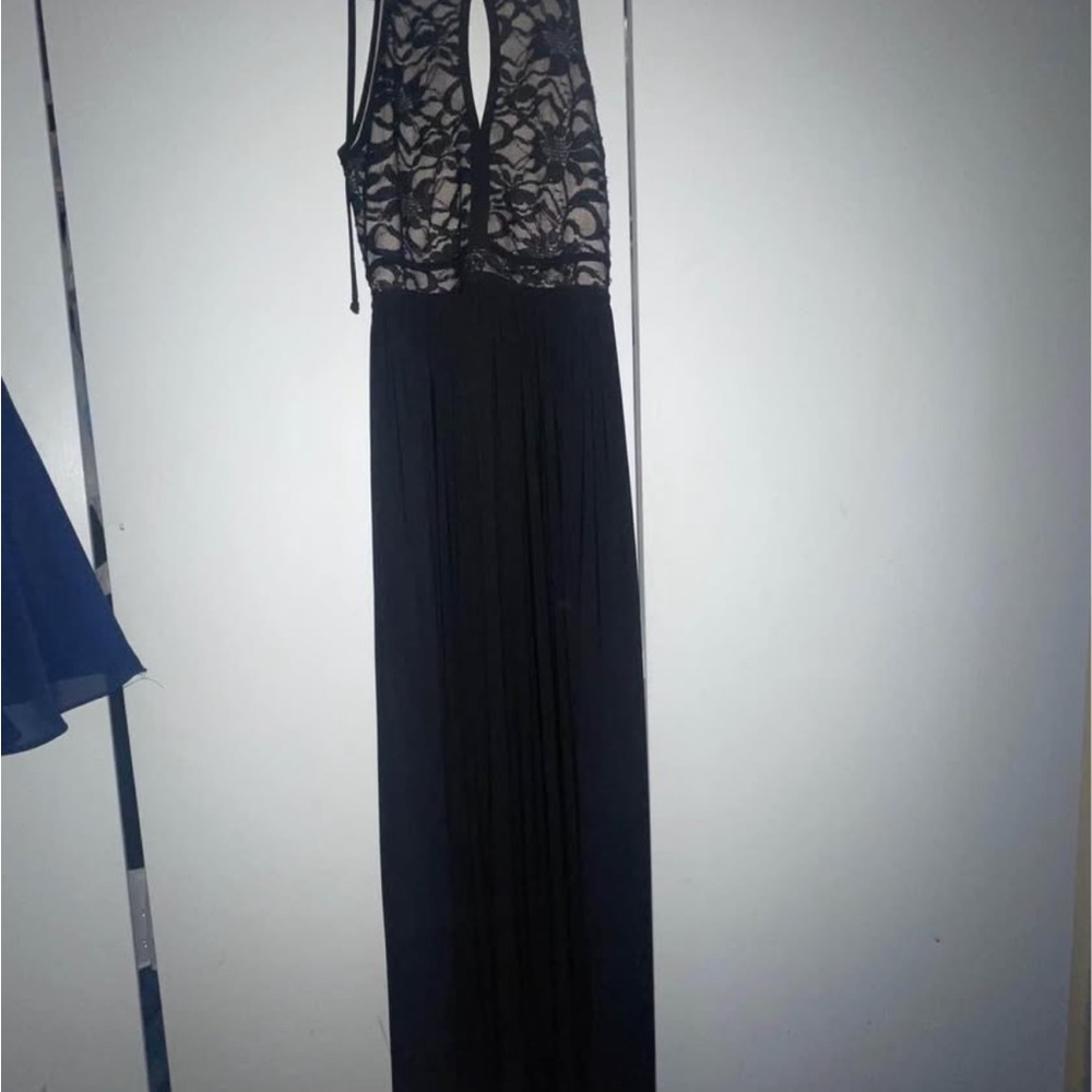 Elegant Black Lace Evening Gown